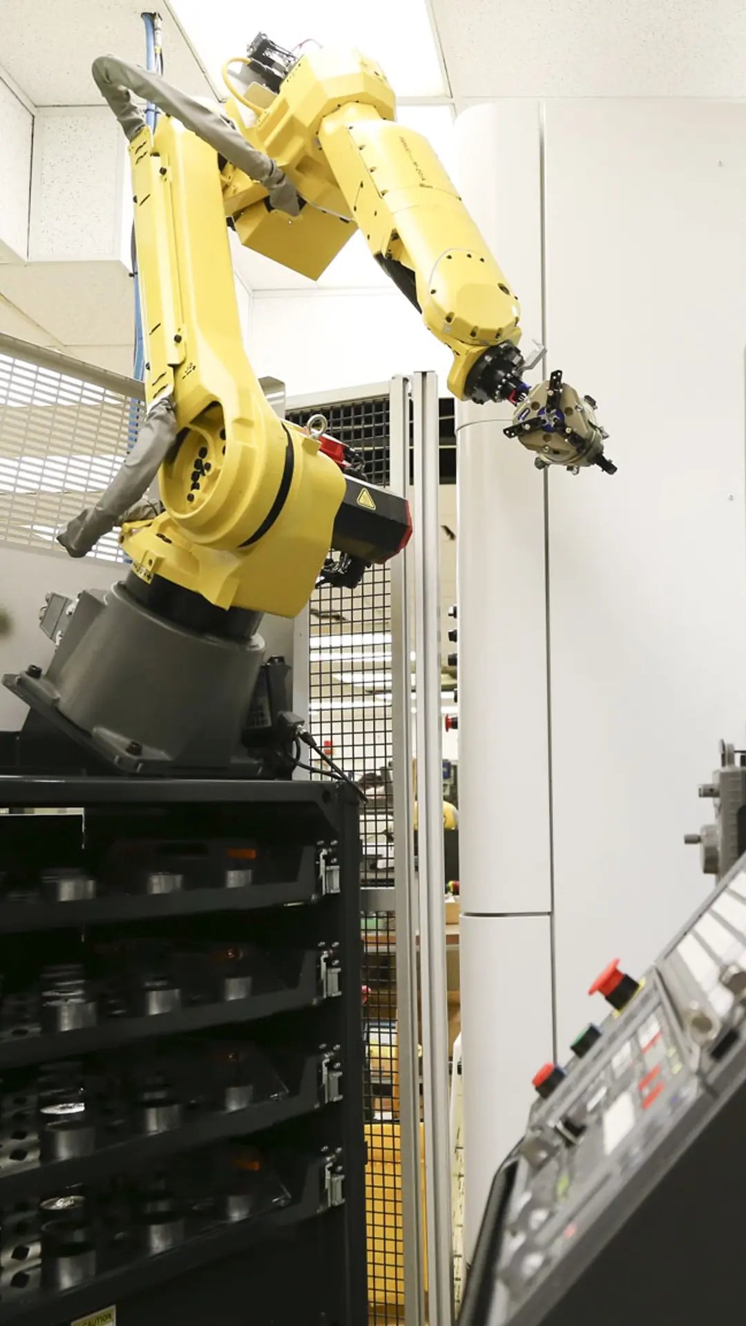 AWR Flex Series Drawer Cell unit with the machine control