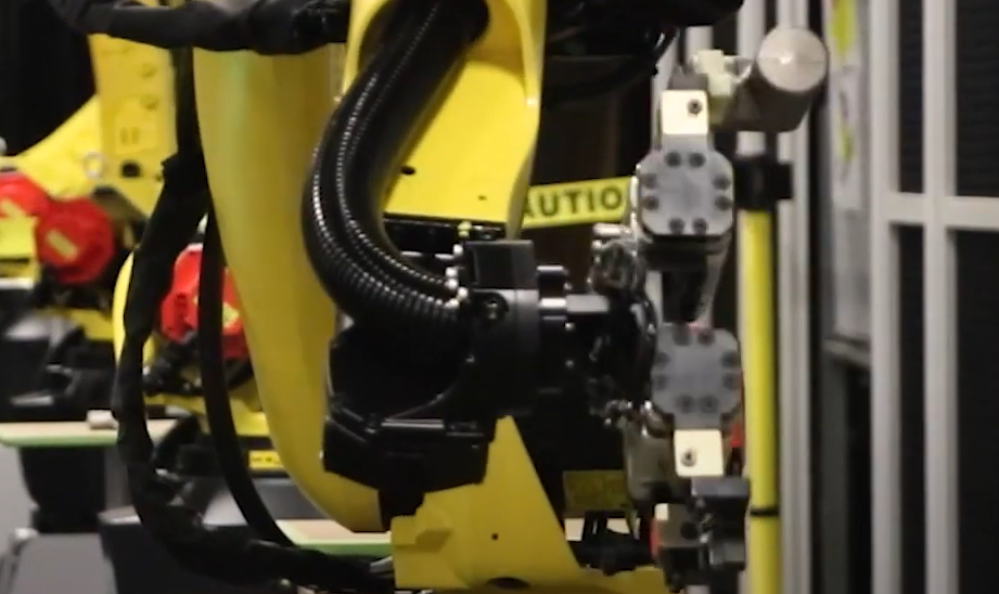 How Robotic Automation Benefits Your Machine Operators